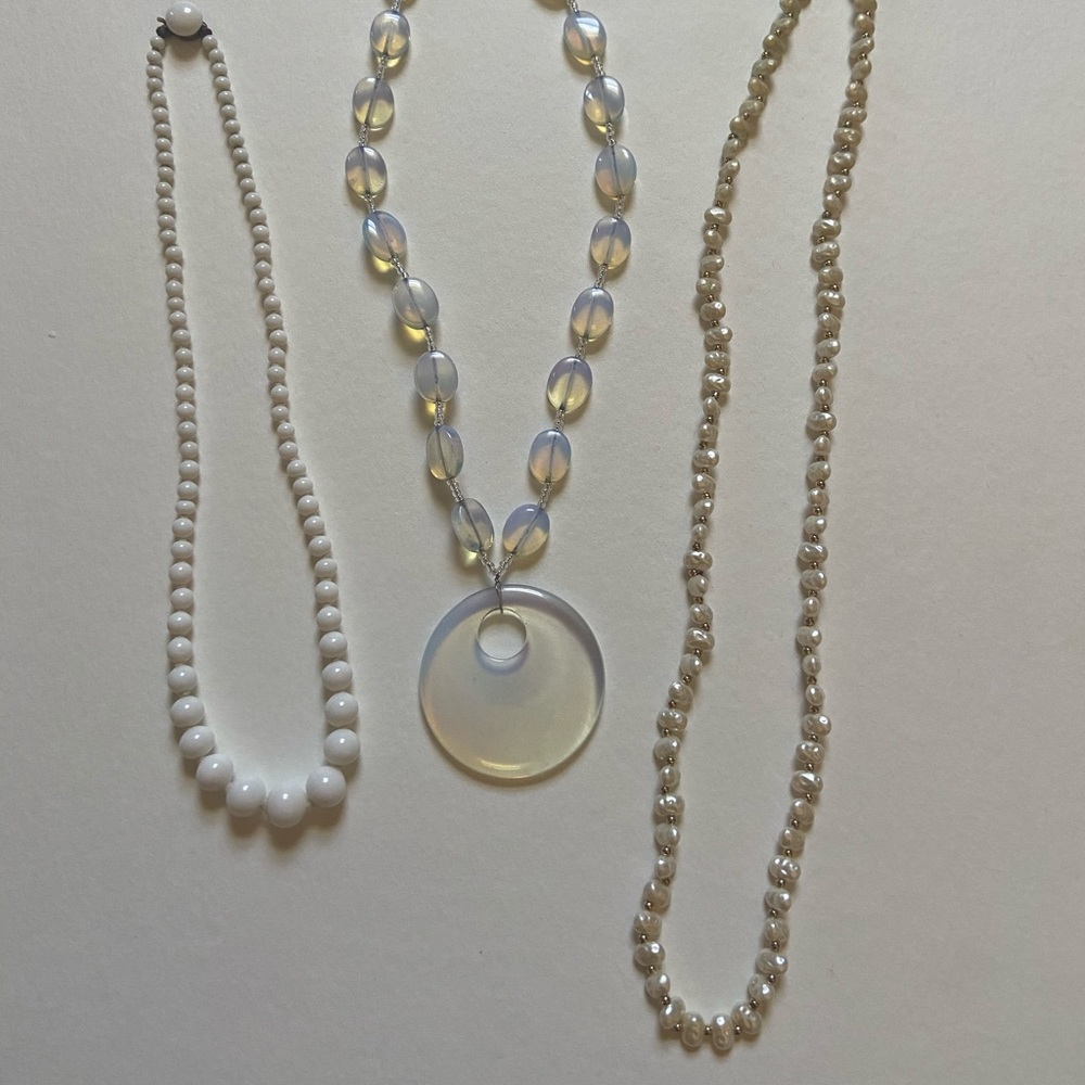 Three vintage necklaces bundle